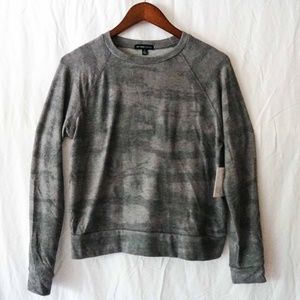 NWT Beyond Yoga Women’s XS Favorite Raglan Crew Pullover Grey Print